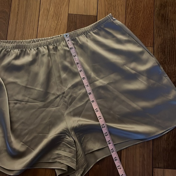 BNWOT Vince silk shorts - Picture 5 of 5